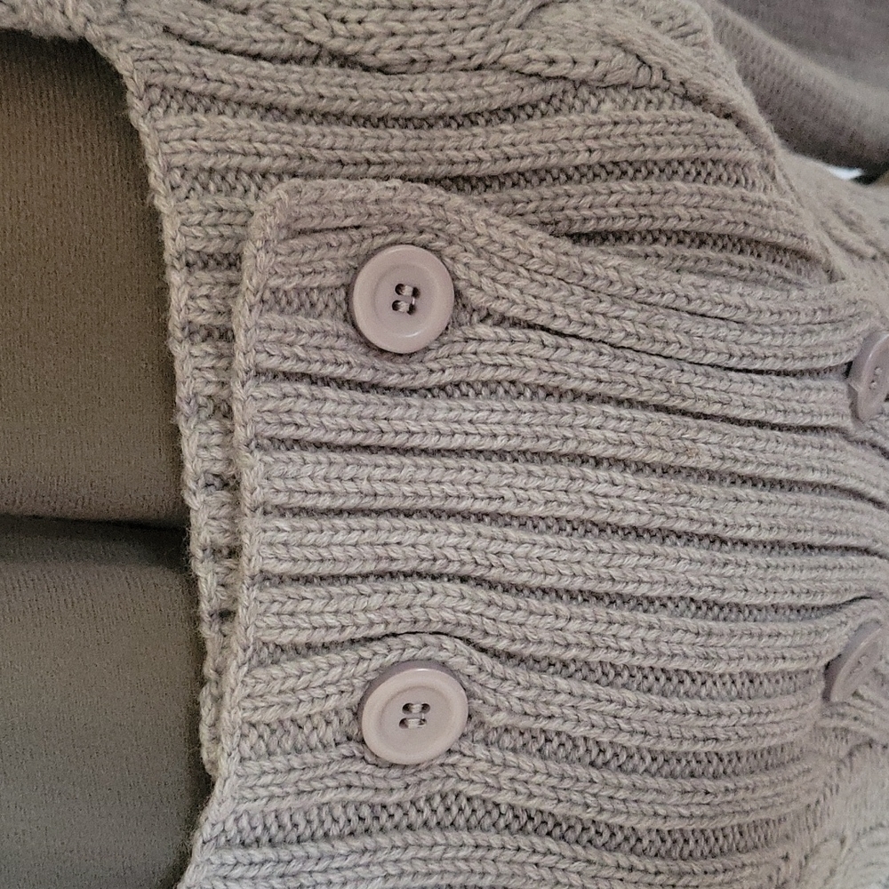 H&M Cropped Sweater - Picture 6 of 9